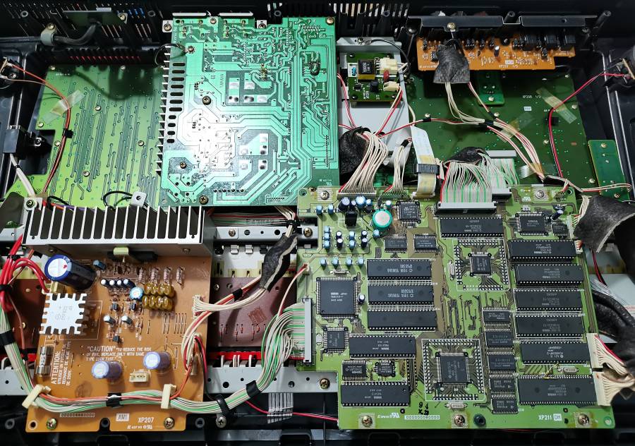 psr-6000_inside.jpg